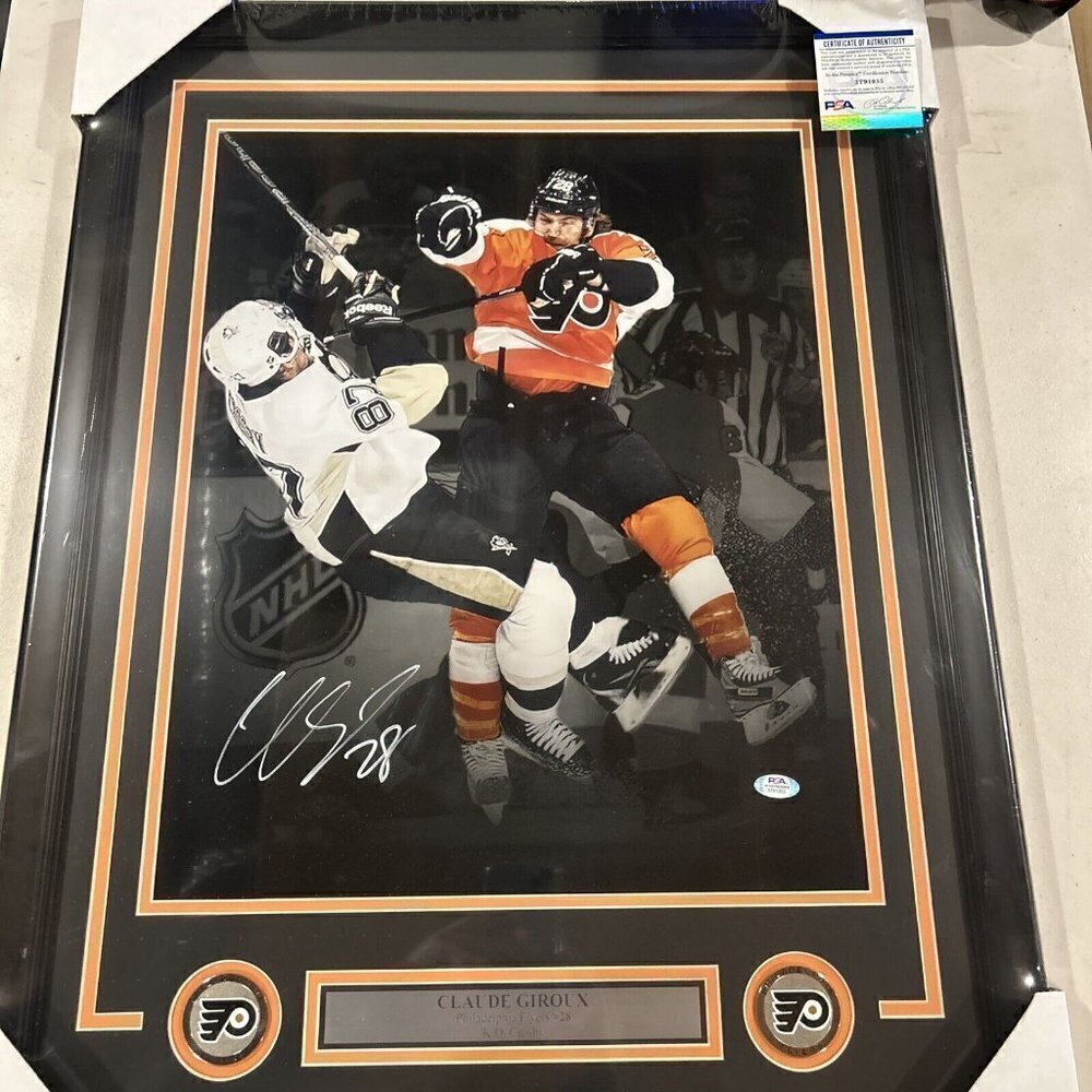 Claude Giroux autograph signed Philadelphia Flyers 16x20 photo framed PSA